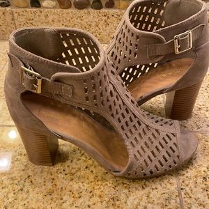 Qupid peep toe booties- taupe.